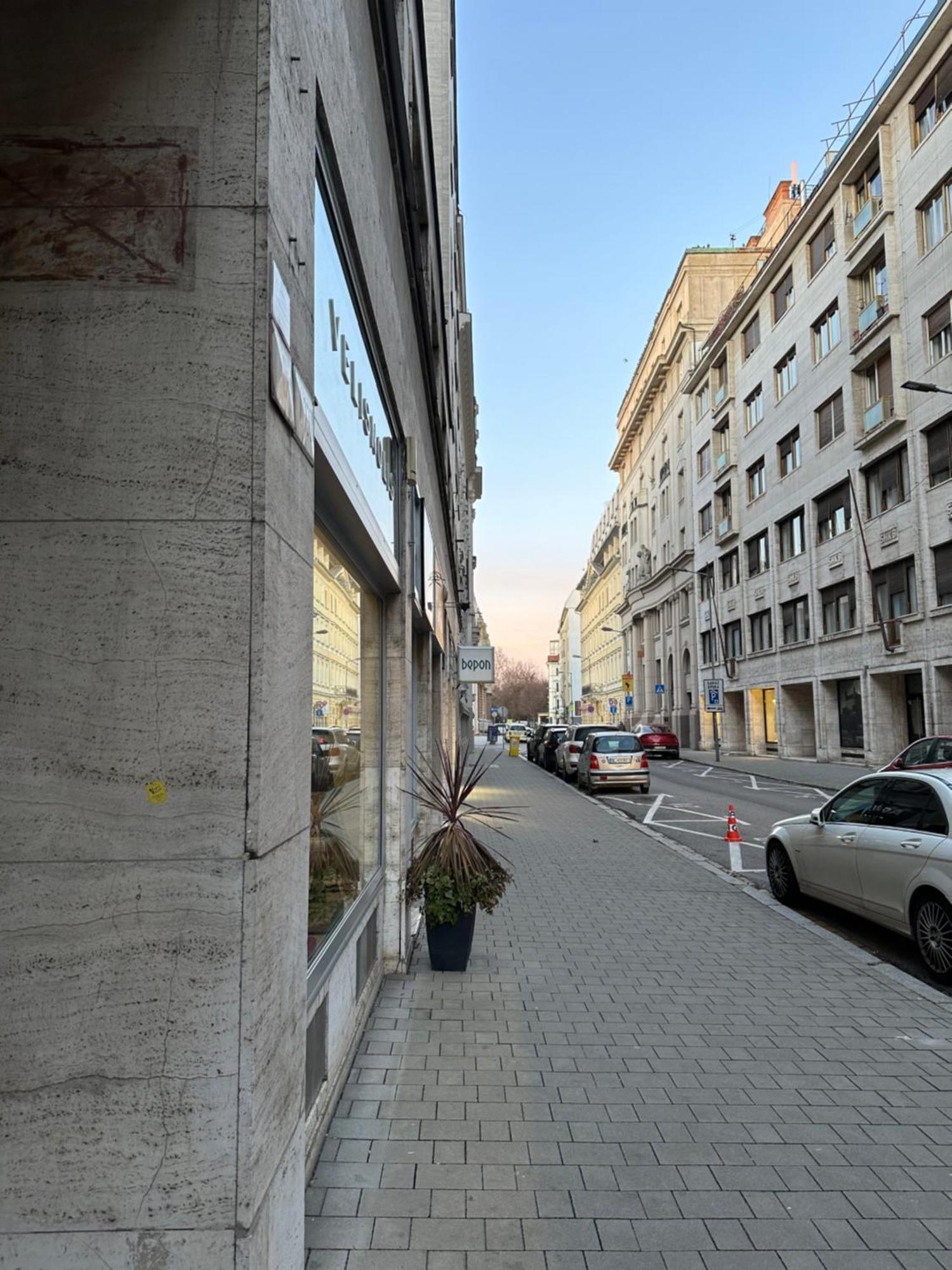 Bratislava Oldtown Apartment 130M2 ,60M2 Terrace And 2 Bathrooms מראה חיצוני תמונה