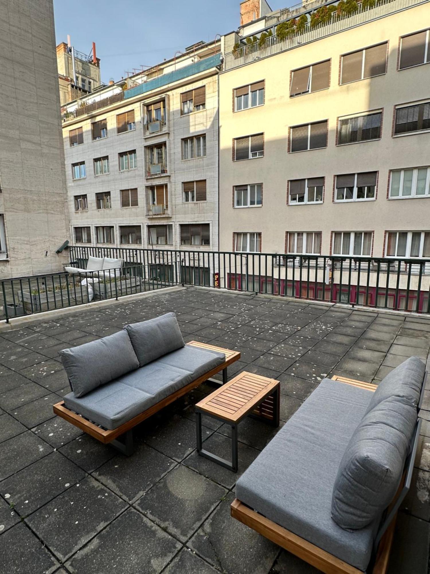 Bratislava Oldtown Apartment 130M2 ,60M2 Terrace And 2 Bathrooms מראה חיצוני תמונה