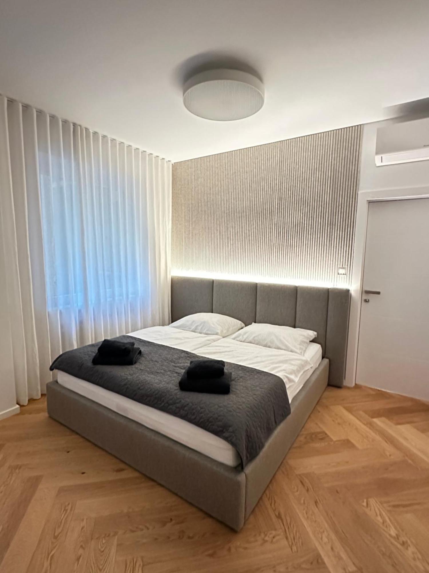 Bratislava Oldtown Apartment 130M2 ,60M2 Terrace And 2 Bathrooms מראה חיצוני תמונה